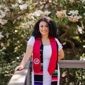 Meet your Posher, Alma